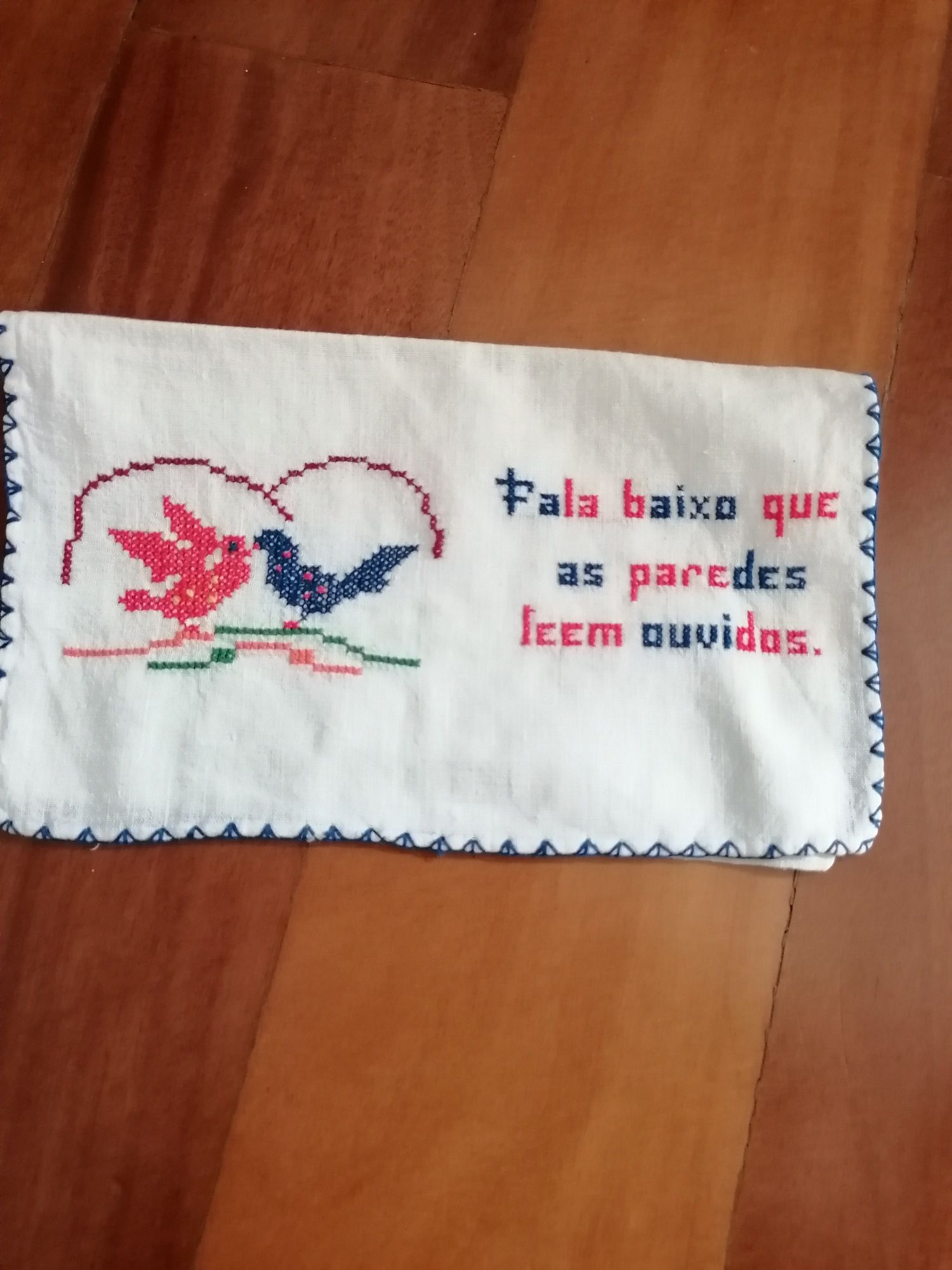 Saquinho para o lanche, bordado a mão/ renda
