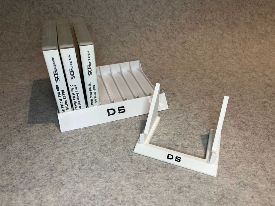 Zestaw stojakow na 8 gier oraz konsole Nintendo DS