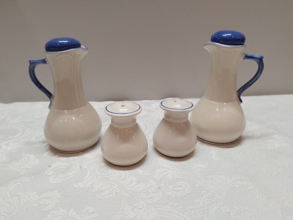 Przyprawniki na sól,  pieprz,  ocet  i olej