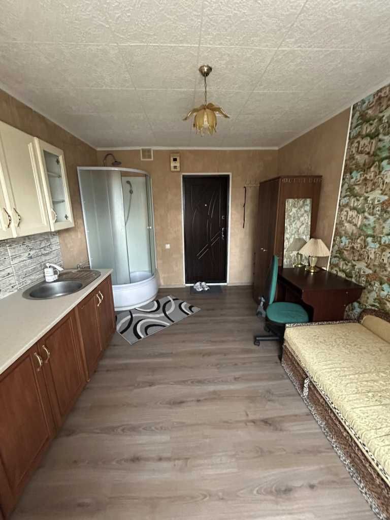 Кімната із зручностями, ЖБІ, 14 м², 4/5 поверх, з меблями та технікою
