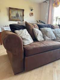 rozkładana sofa i fotel z poduchami kolor czekolada