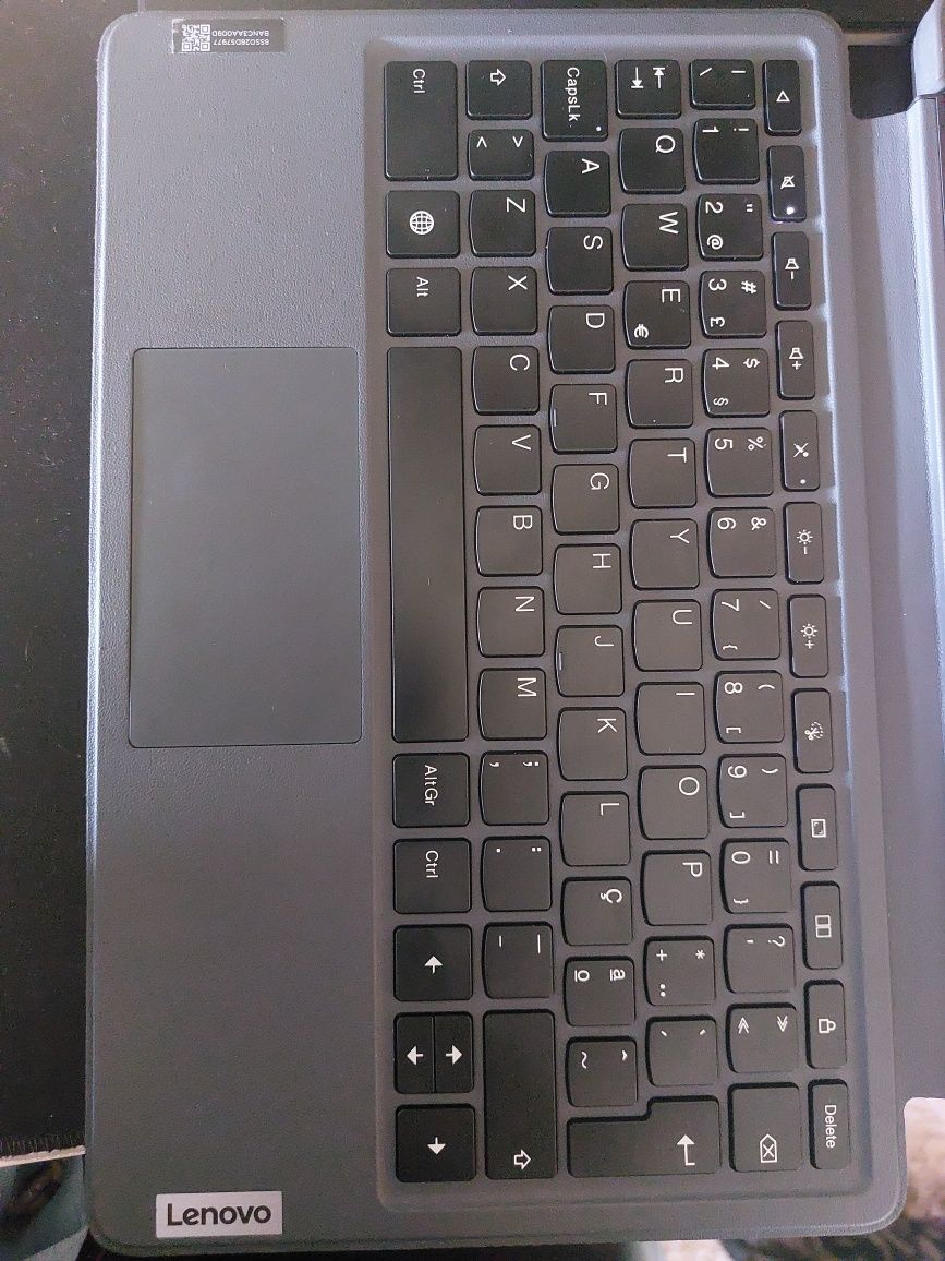 Tablet Lenovo + Caneta + Capa + Teclado com rato + Protecção de Ecrã