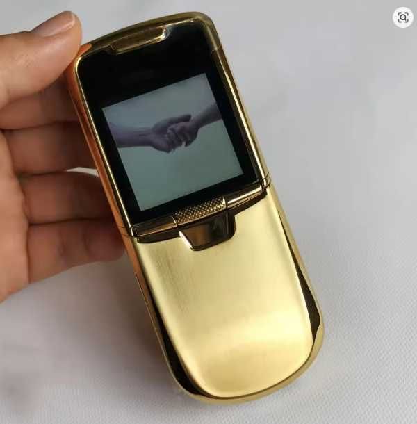 Культовий мобільний телефон слайдер Nokia 8800, родом з 2005 року