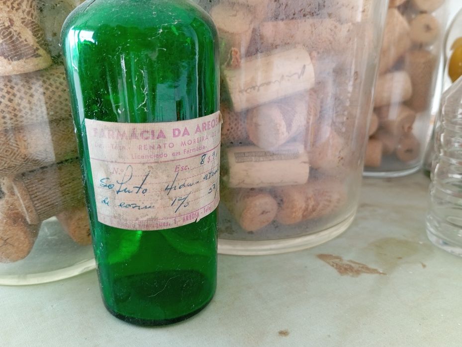 Vários Frascos de Vidro Antigos