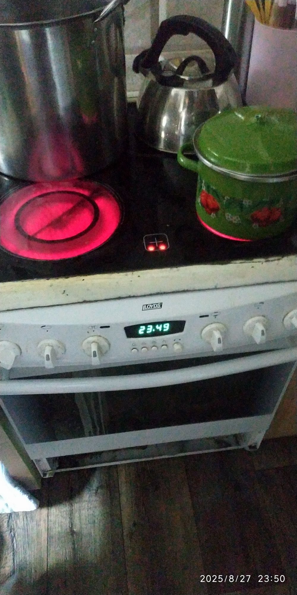 Продам елекропечку с духовкой в хорошем состоянии