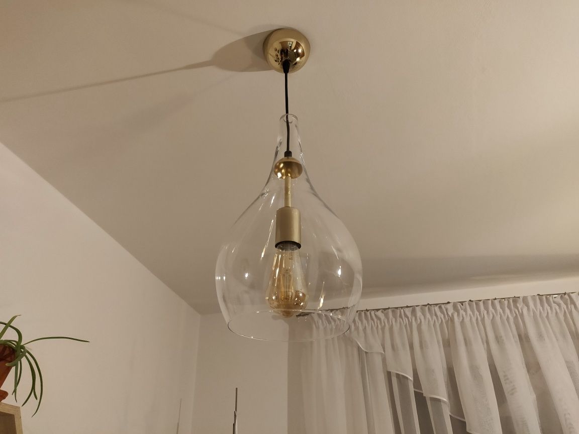 Dwie szklane LAMPY wiszące z ozdobnymi żarówkami