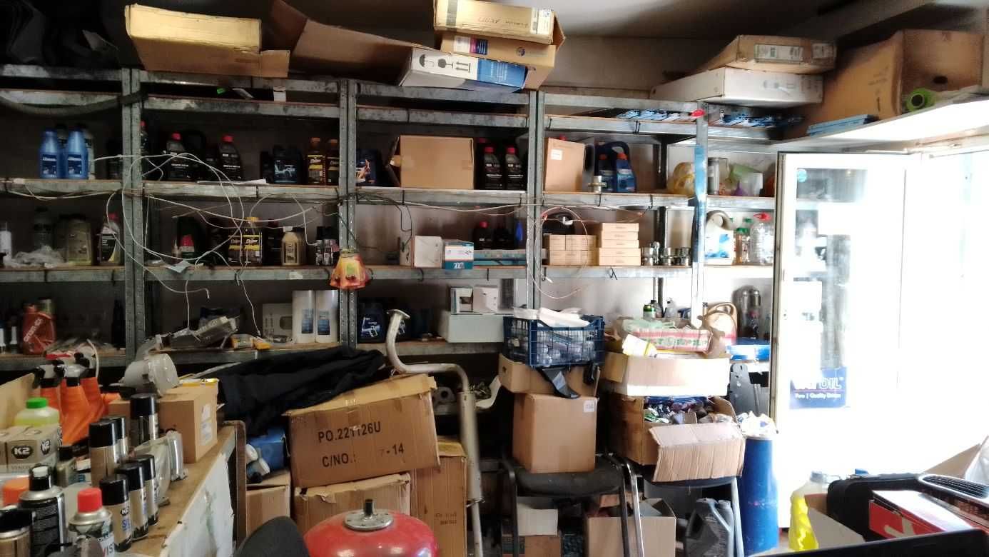 Березняки. Продам діючий автомагазин по фасаду Березняківській, 15-А.