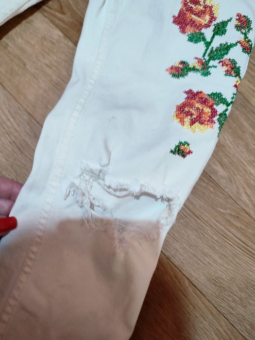 Крутезні джинси вишиванка з високою талією