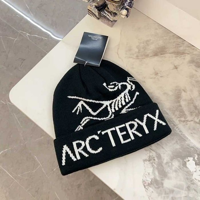 Arcteryx Bird Head Beanie–czarno-biała, rozmiar uniwersalny.