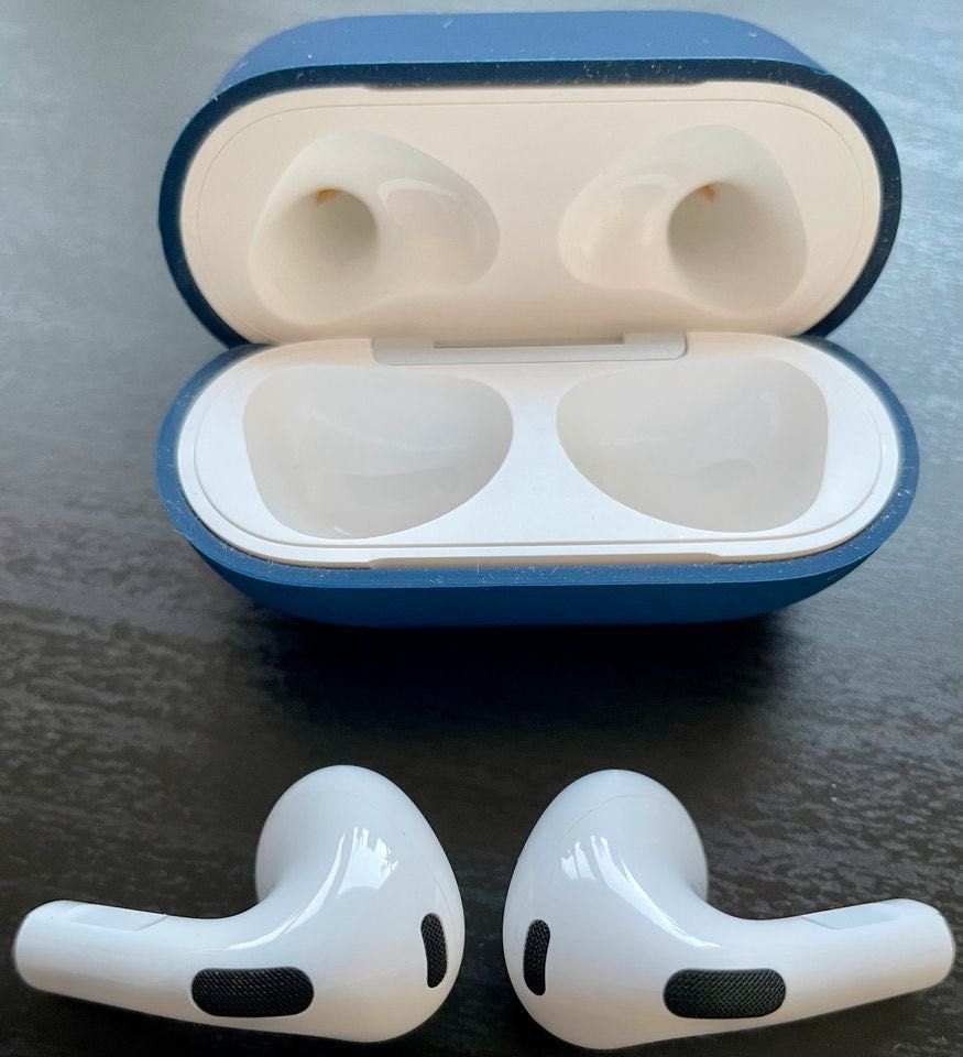 В продажі AirPods 3 з кейсом MagSafe навушники