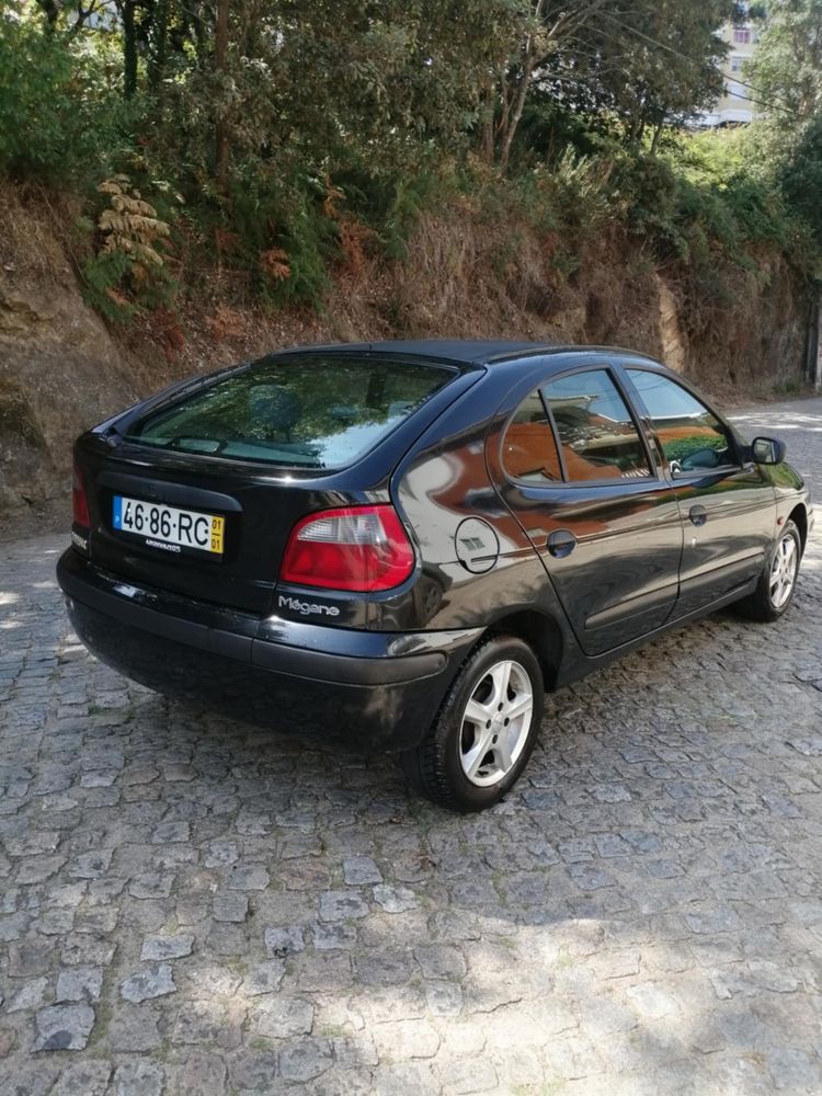 Renault Mégane impecável sem folgas