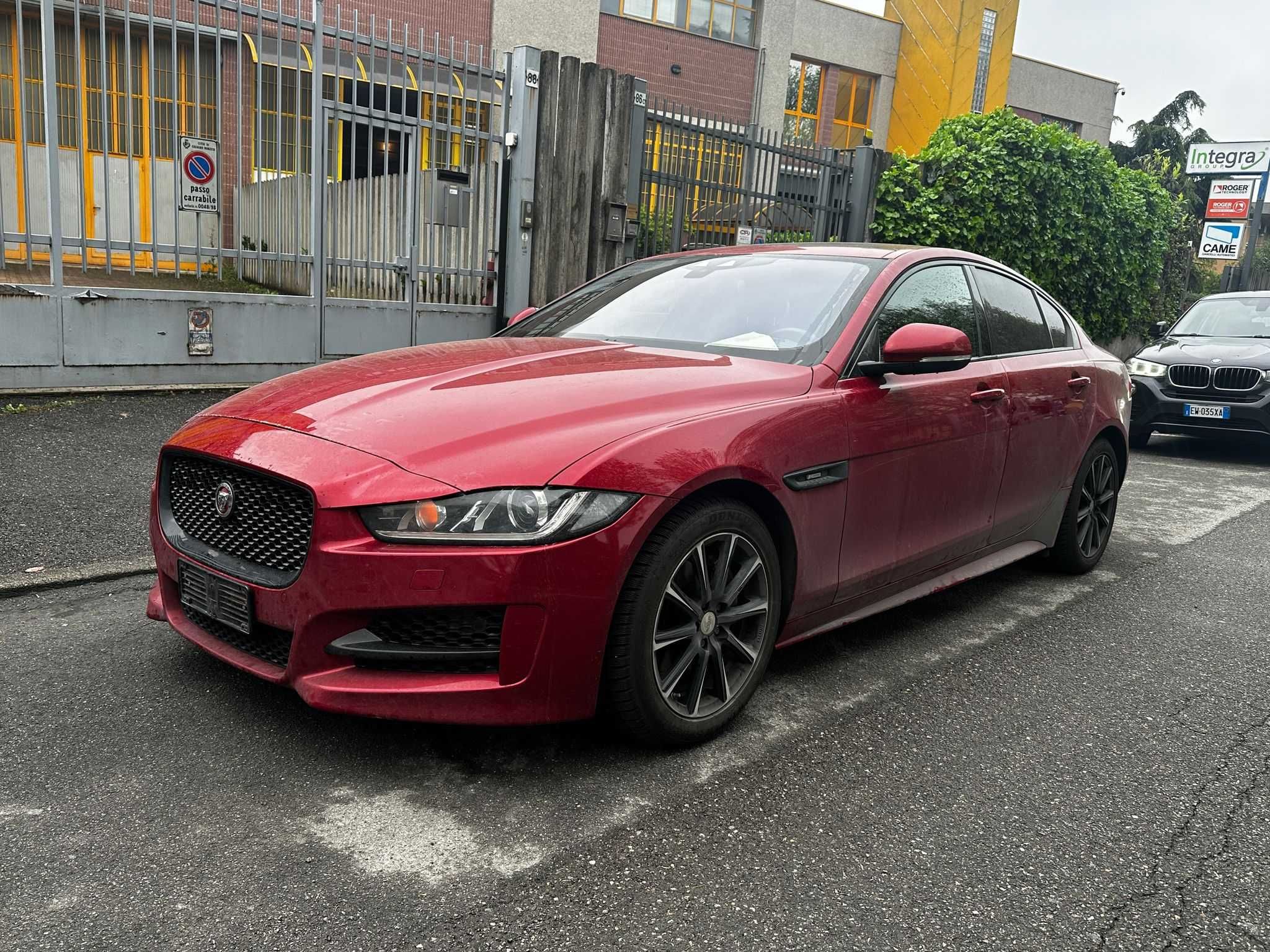Jaguar XE 2.0d  Posiadam  inne  auta  z  włoch  całe  i uszkodzone