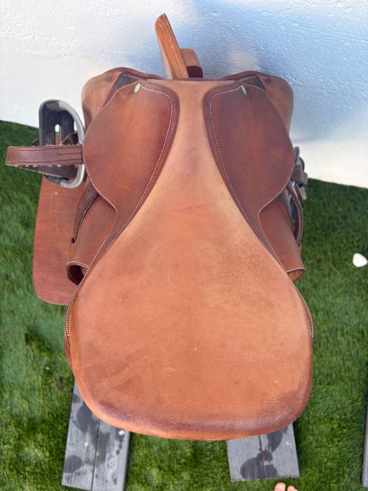 sela de salto Frederic Butet 16 polegadas plana