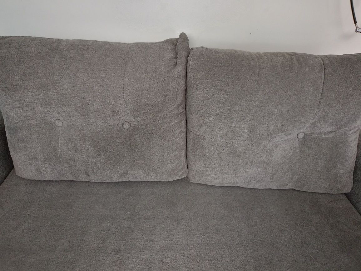 Sofa rozkładana 2-osobowa.