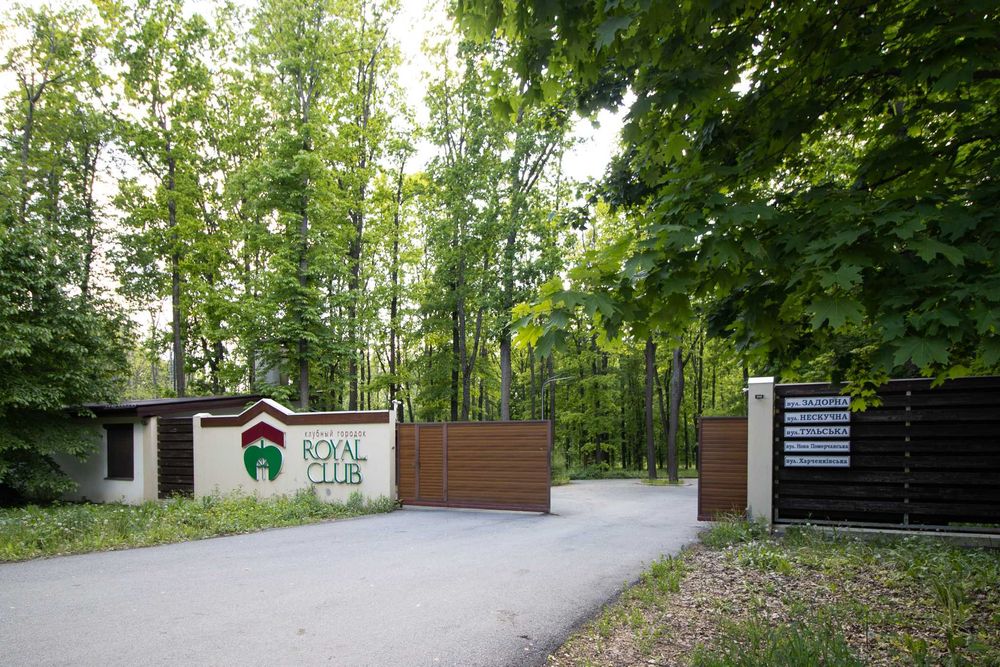 Продам ділянку 14 соток у котеджному селищі Роял Клаб