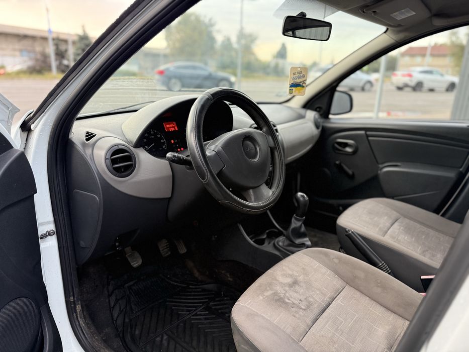 Dacia Renault sandero 1.4 mpi  2009