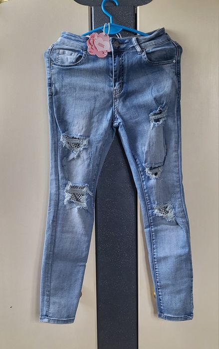 Jeansy MONDAY Premium dziury ,cyrkonie