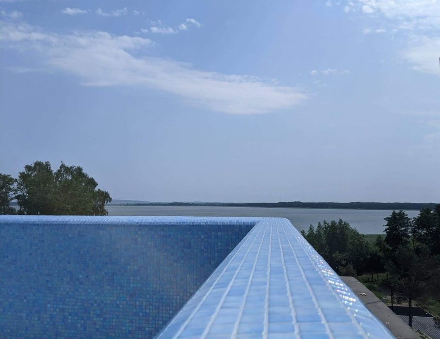 Kafelki do basenu Ażur firmy Ezarri