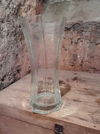 Duży wysoki szklany wazon
