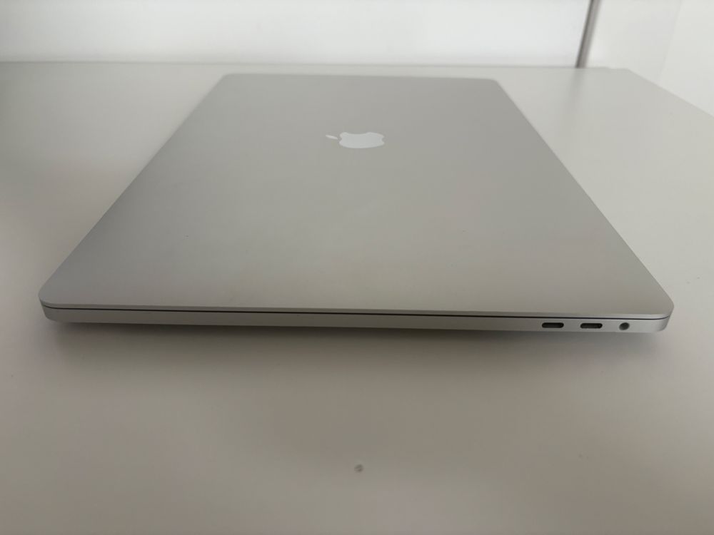 Macbook Pro 16” i9 | 16 / 1024 | 5500M | Stan Bardzo dobry
