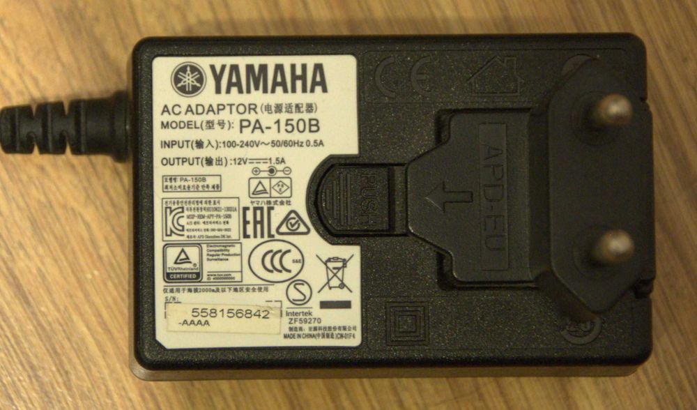 Keyboard Yamaha PSR-E443