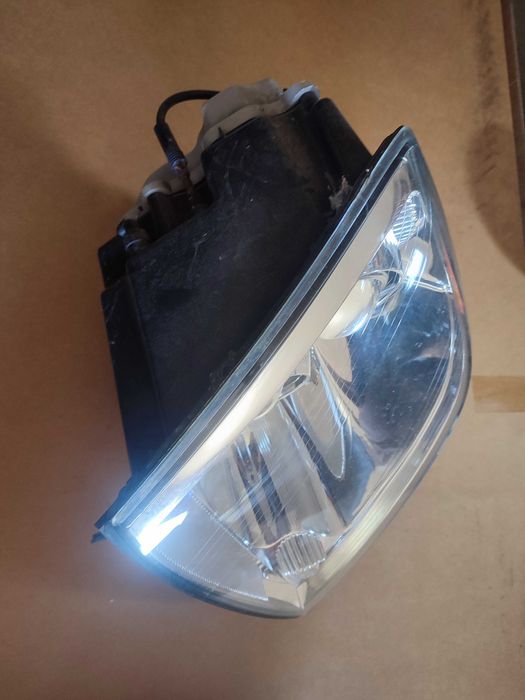 Cadillac STS reflektory przednie xenon para europa 2005-12