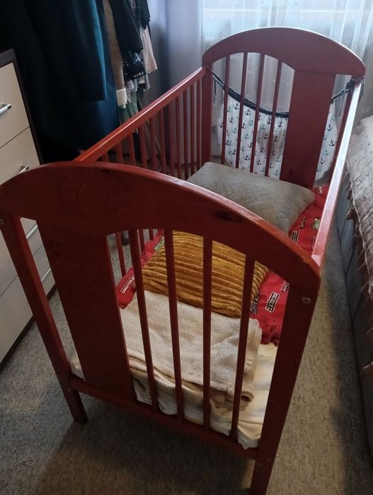 Łóżeczko dziecięce z materacem, kołderką