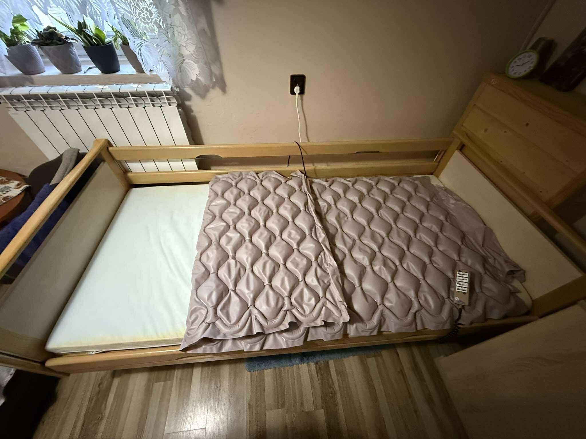 Łóżko ortopedyczne z regulacją i materacami