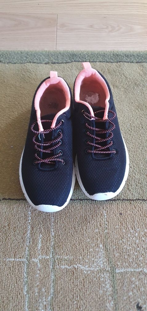 Adidaski dziewczece r 35