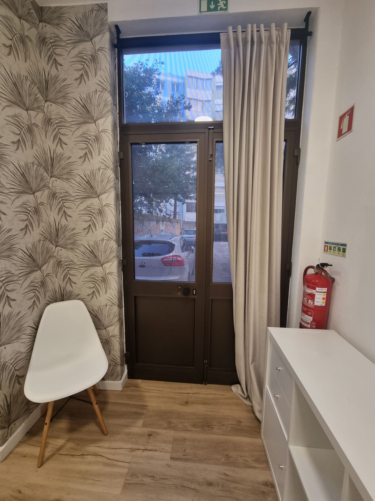 Aluga-se gabinete de Estética no centro de Almada
