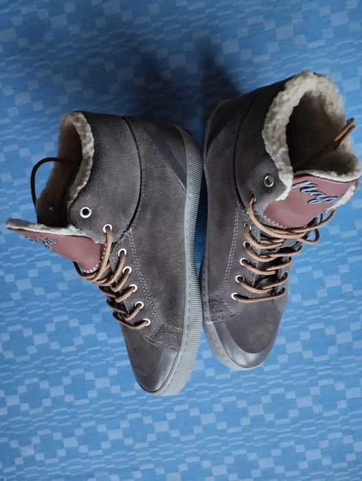 Ботинки женские новые зимние размер -37.5 дл.стель-23.5