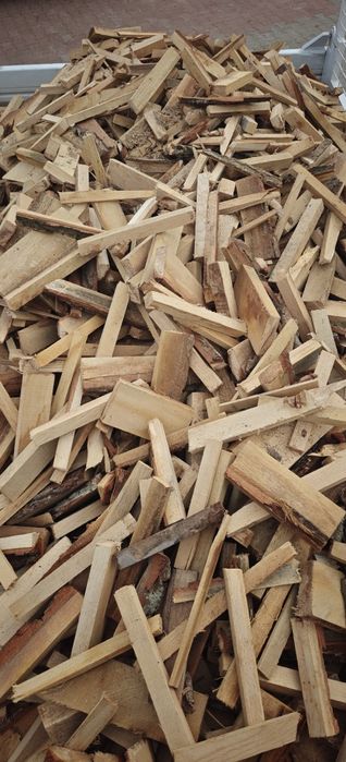 Opał dębowy sezonowany drewno opałowe do kominka  suchy oflisy oszasty