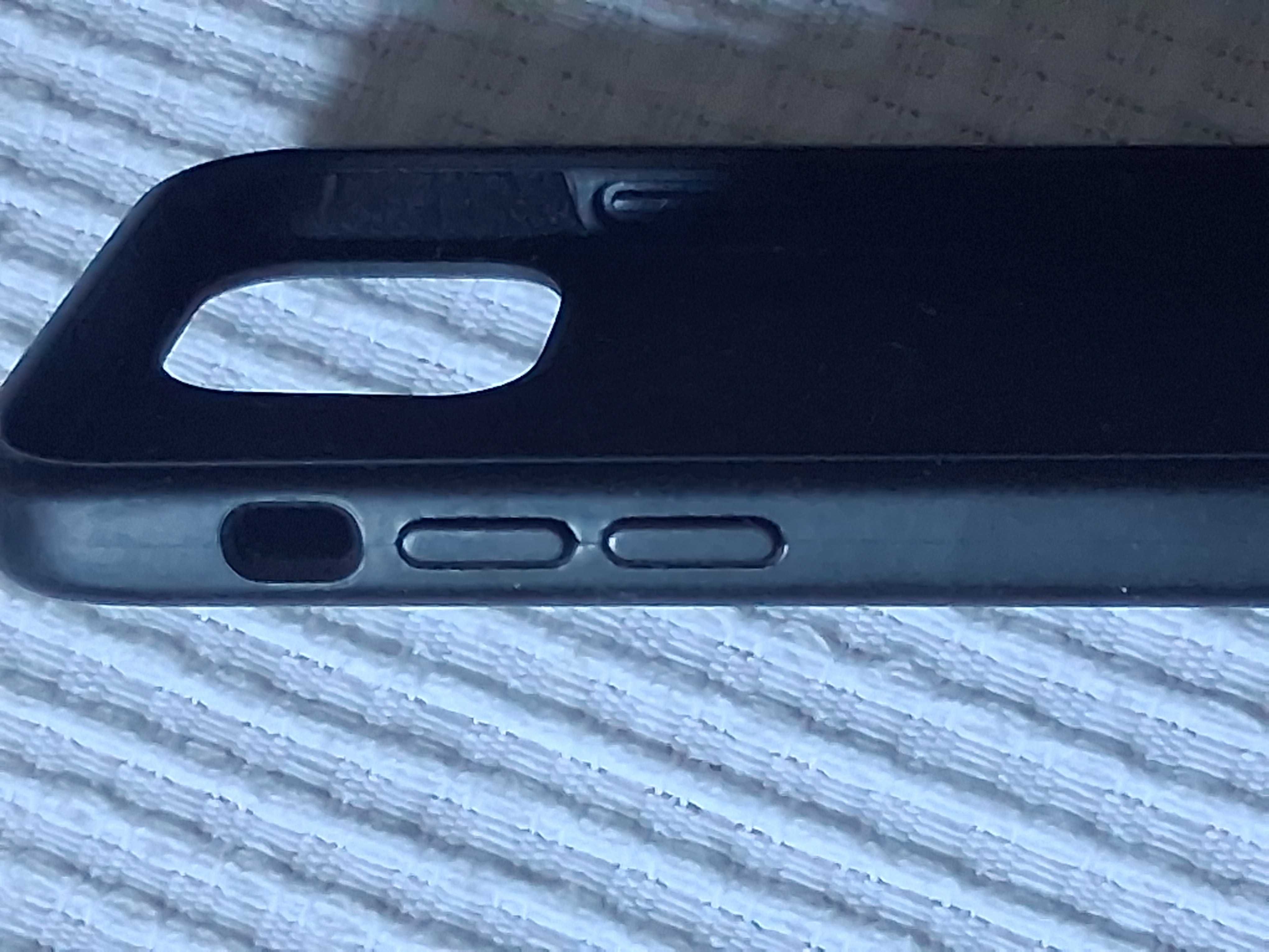 Capa iphone preta, rígida, marca iS (Portes incluídos)