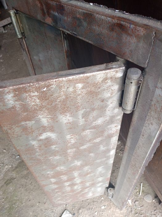 Drzwiczki metalowe obrotowe