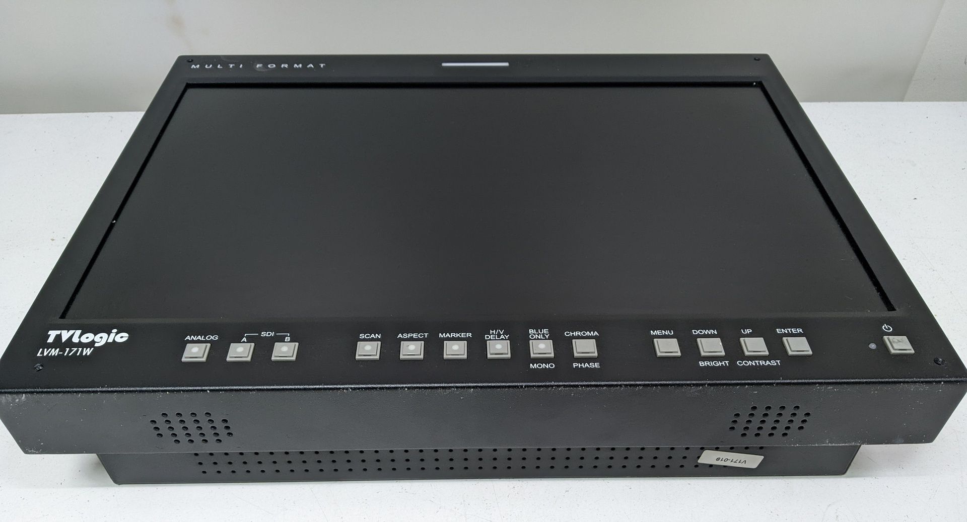Плейбек монитор TV Logic 17" Multi Format LVM-171W для видеопроизводст
