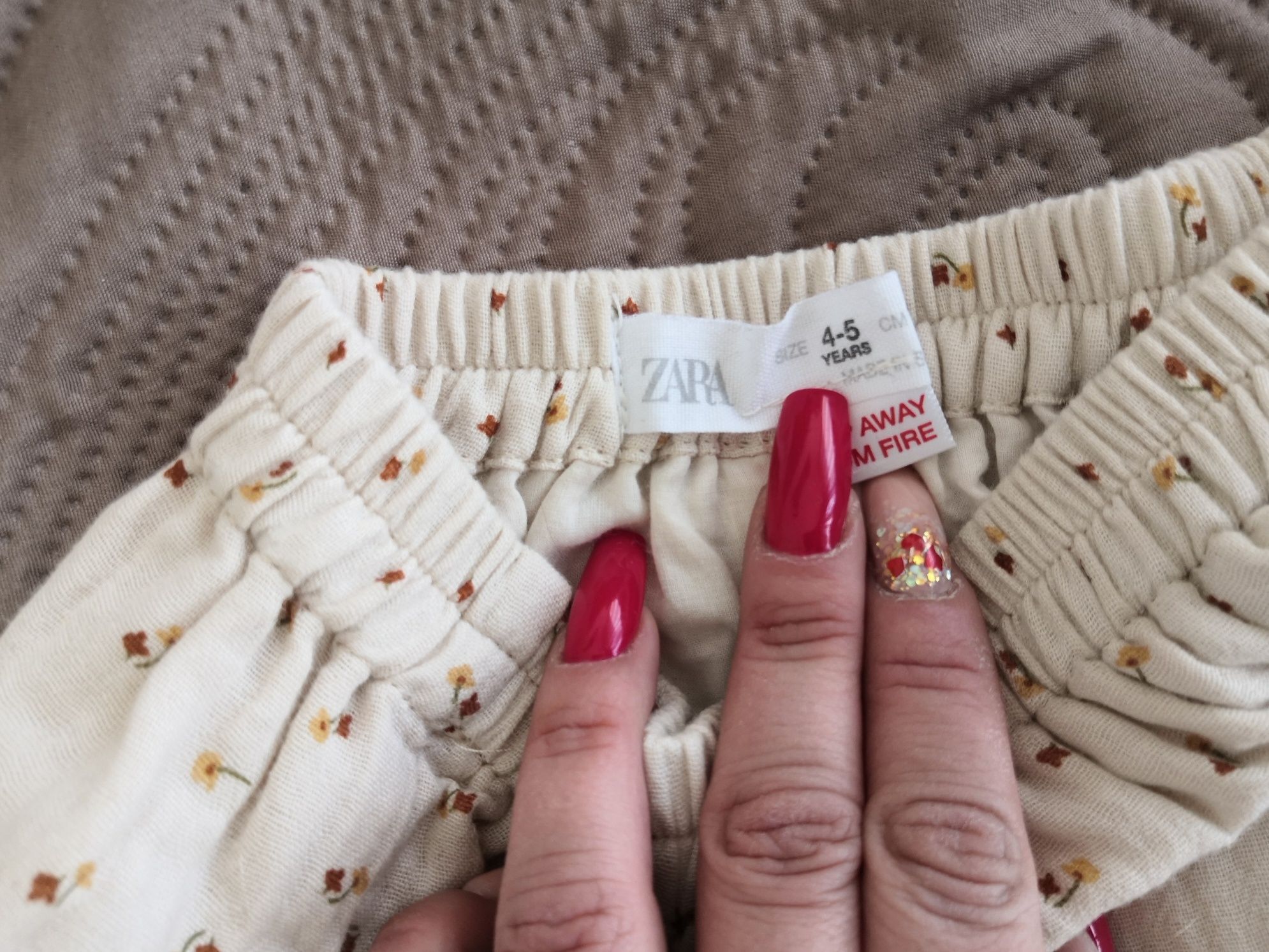 Saia de menina da ZARA