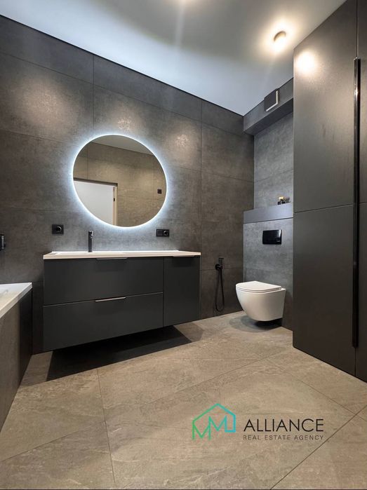 Продам в Центре 3 ком.кв.на Сергея Подольского