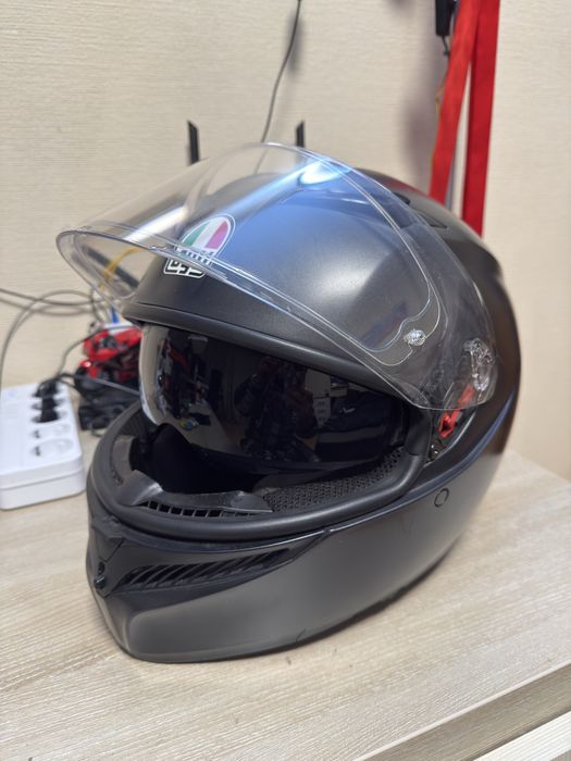 Продам мотошлем agv