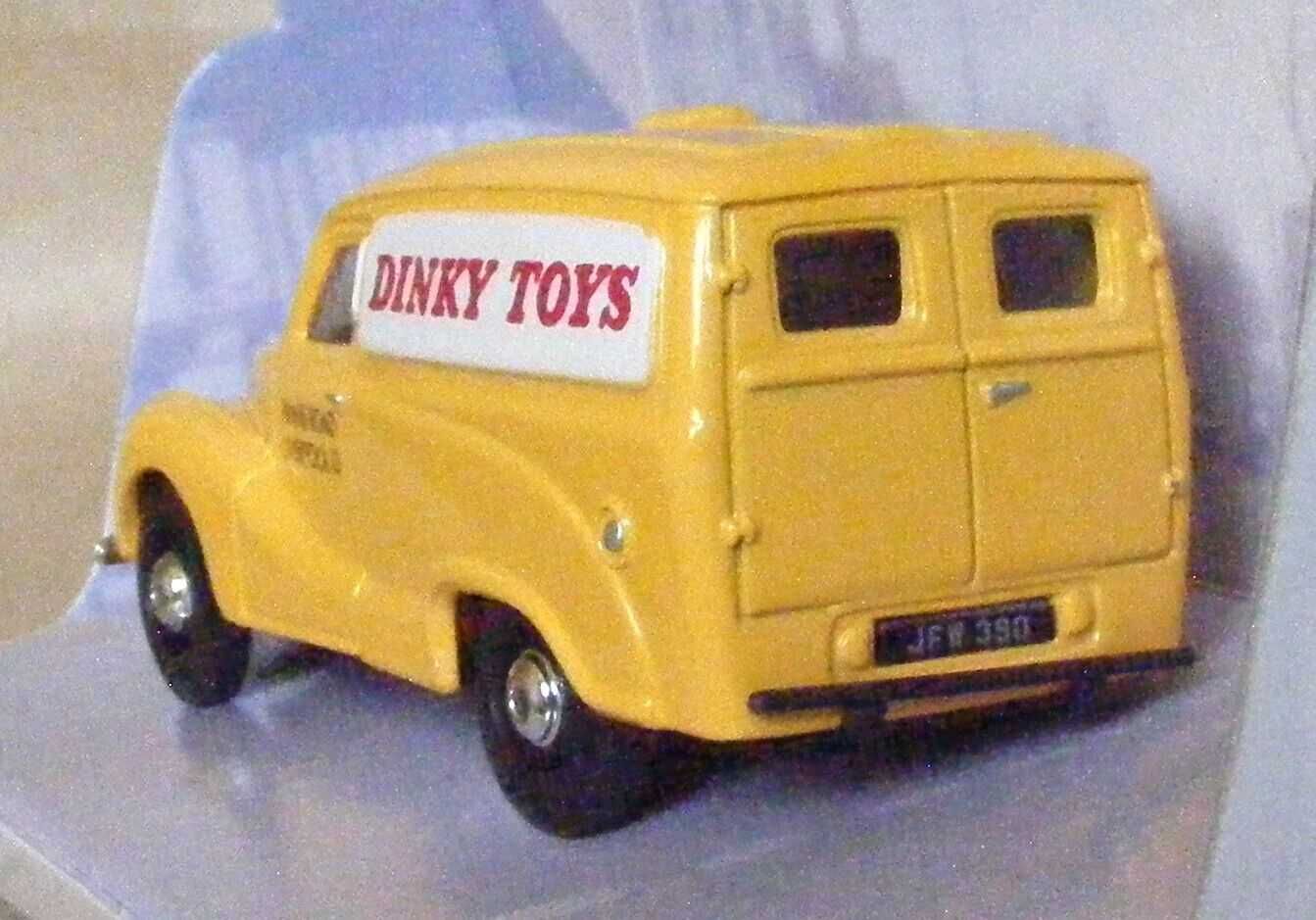 1953 AUSTIN A40 "DINKY TOYS" Logo 1/43 como Novo