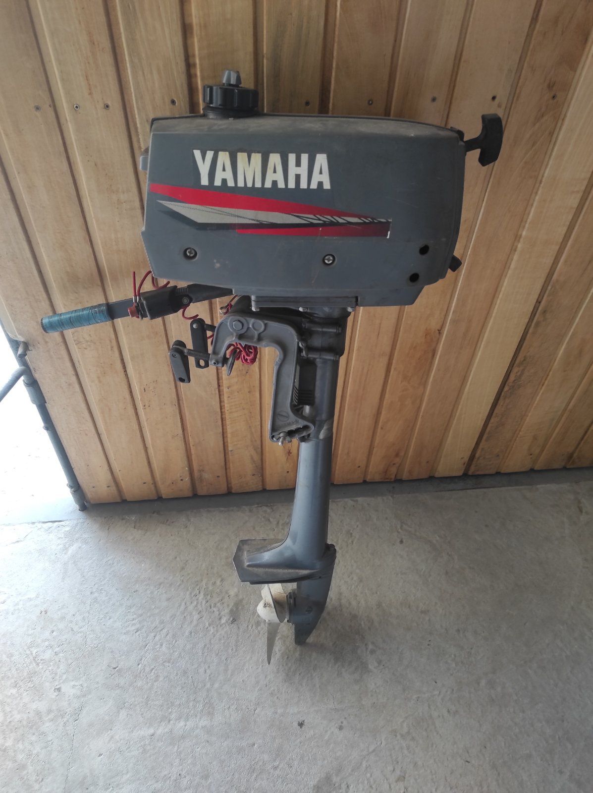 Мотор Yamaha 2 CMHS 2005 року.+Човен трьох місний