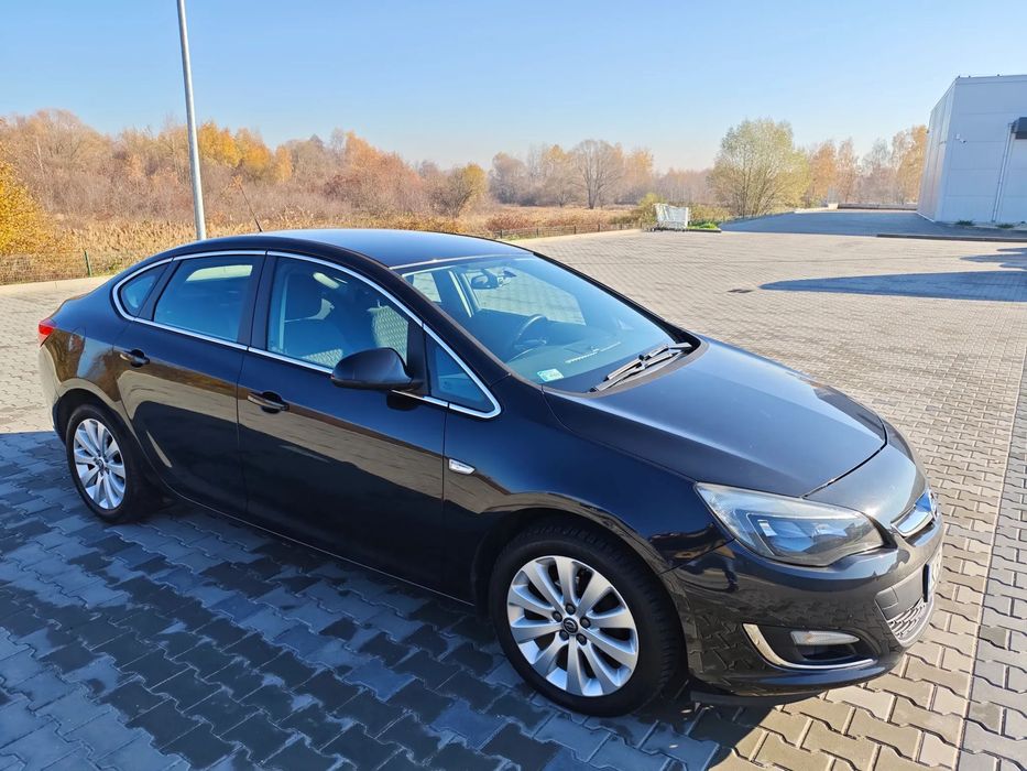 Opel Astra Opel Astra J Sedan. Silnik 1.4 Turbo 140KM