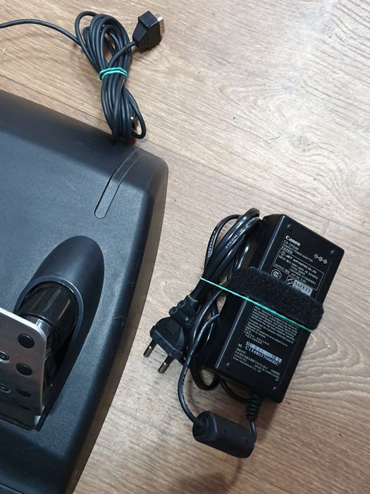Руль Logitech G29 з педалями.