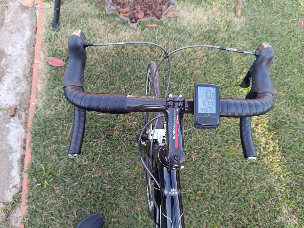 Bicicleta carbono top  + rolo de treino + rodas