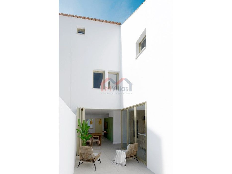 Terreno com projeto aprovado para moradia V2 geminada - Loulé