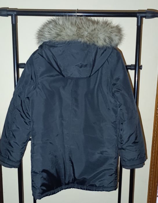 Курточка зимова  подовжена h&m на 8-9 років, колір чорний