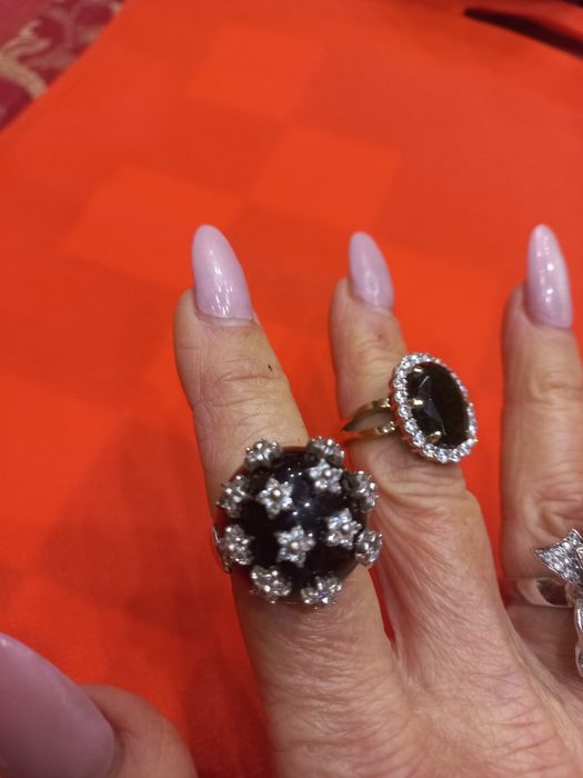 Oportunidade. Anéis em prata com contraste muito bonitos e diferentes.