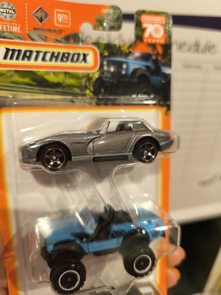 Matchbox 3 pak resoraków metalowe autka Dodge Camaro International