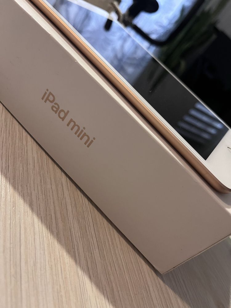 iPad mini tablet  Wi-Fi 256GB  Gold model A2133 jak nowy