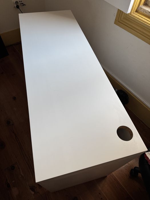 Mesa Ikea modelo Micke