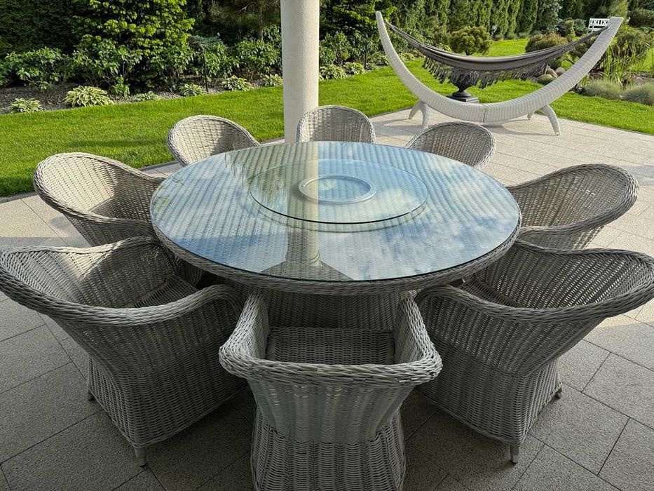 Komplet OLTRE Royal: Stół ø180 + 8 Foteli. | Cena Nowego - 21.790 zł.